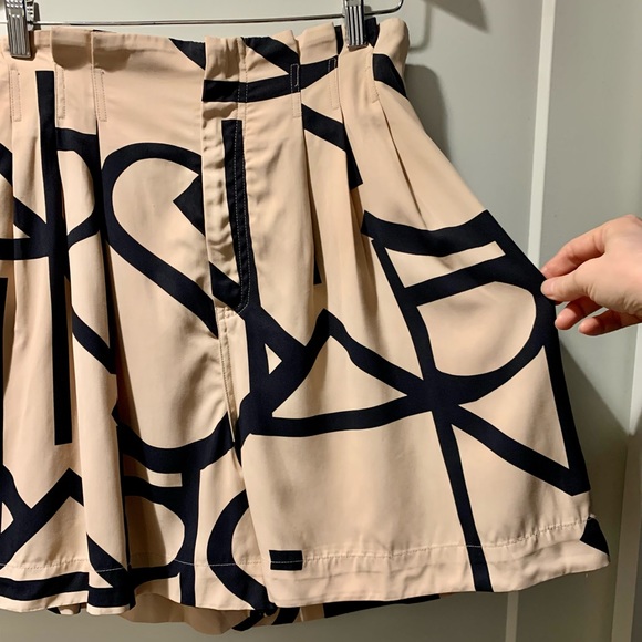 H&M Viscose Twill Shorts - Picture 4 of 8